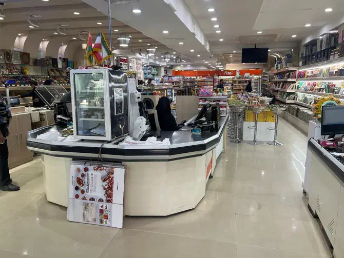 نظافت و خدمات فروشکاه|استخدام سرایداری و نظافت|شیراز, باغ تخت|دیوار