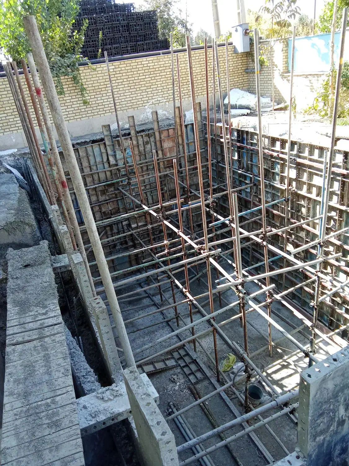 اجرای  فنداسیون قالب بندی ارماتور بندی واستخر|خدمات پیشه و مهارت|بروجرد, |دیوار