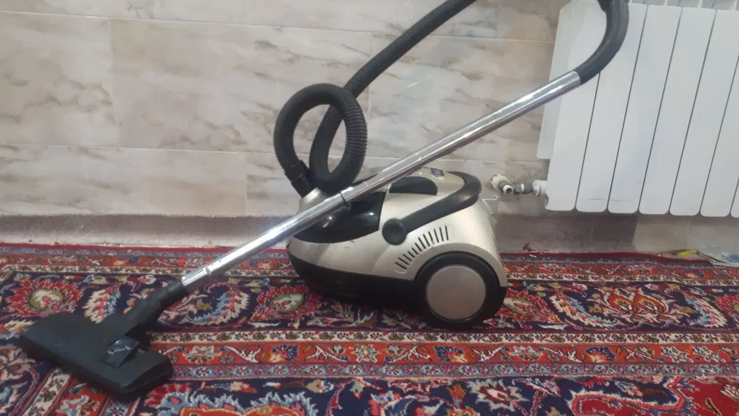 جاروبرقی قدیمی سالمه ولی مکشش کم است|جاروبرقی، جارو شارژی، بخارشو|تهران, ابوذر|دیوار