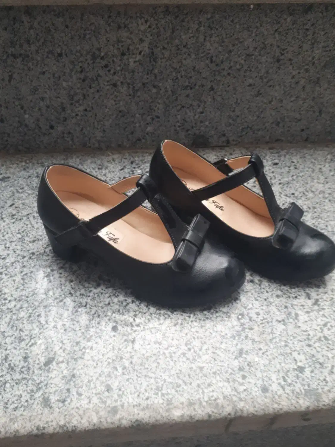 کفش مجلسی شیک وزیبا سایز ۲۸ نو.|کفش و لباس بچه|نیشابور, شهرک اندیشه|دیوار