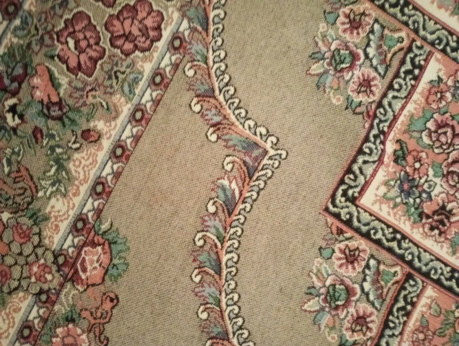 یک لنگه گوش واره گم کردم|اشیا|ساوه, |دیوار