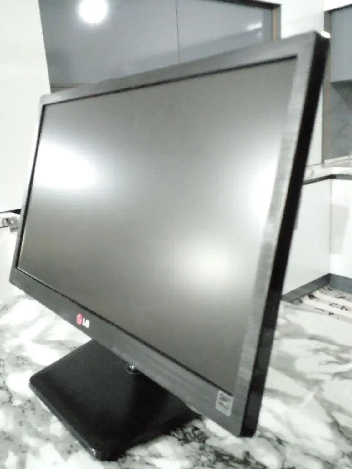 مانیتور کامپیوتر بسیار نو|قطعات و لوازم جانبی رایانه|همدان, |دیوار