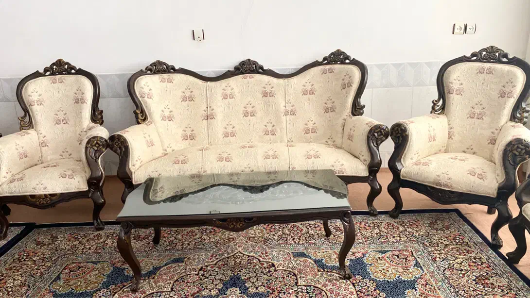 مبل سلطنتی ۹ نفره با میز و روکش|مبلمان خانگی و میز عسلی|تربت جام, شهید نصرالهی|دیوار