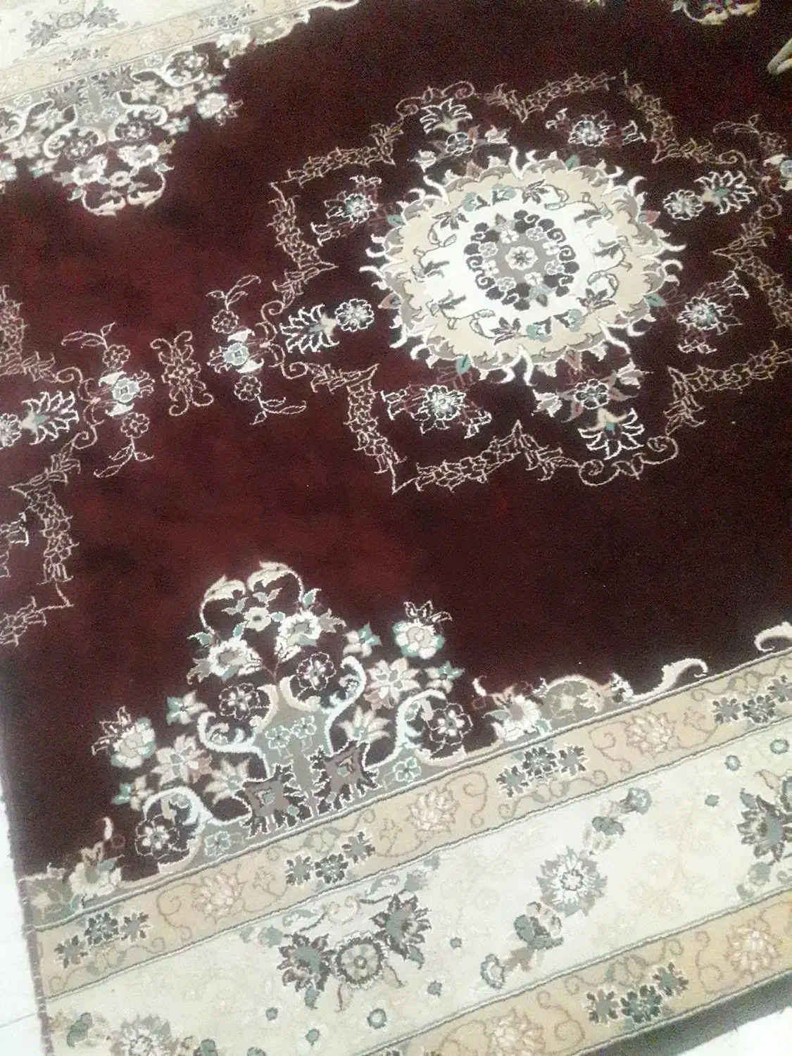 فرش لاکی ۲×۲/۱۵ کمی زدگی داره اندازه یک بند انگشت|فرش|همدان, |دیوار