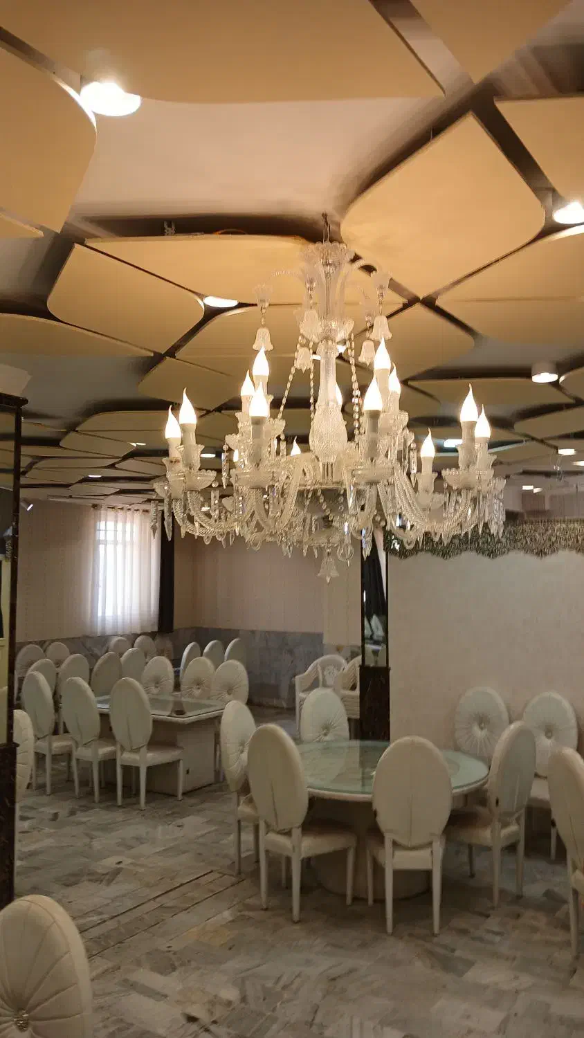 لوستر باکارات ۱۶ شاخه|لوستر و چراغ آویز|کاشان, عربها|دیوار