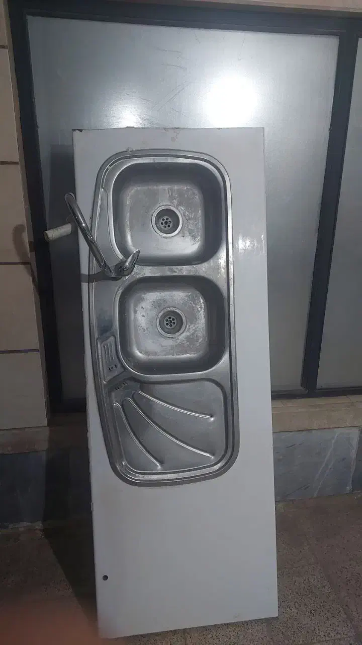 سینک و میز تلویزیون|آب‌چکان و نظم‌دهنده ظروف|هشتگرد, شهرک ولیعصر (مصلی)|دیوار