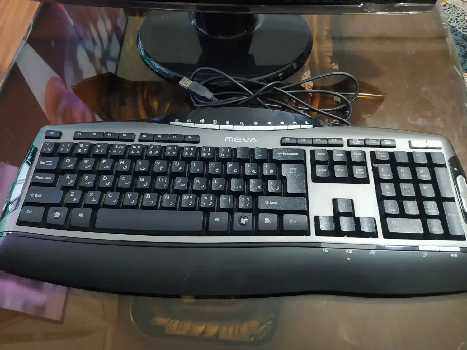 مانیتور ال‌جی ۱۹ اینج لمسی سالم|قطعات و لوازم جانبی رایانه|زنجان, |دیوار