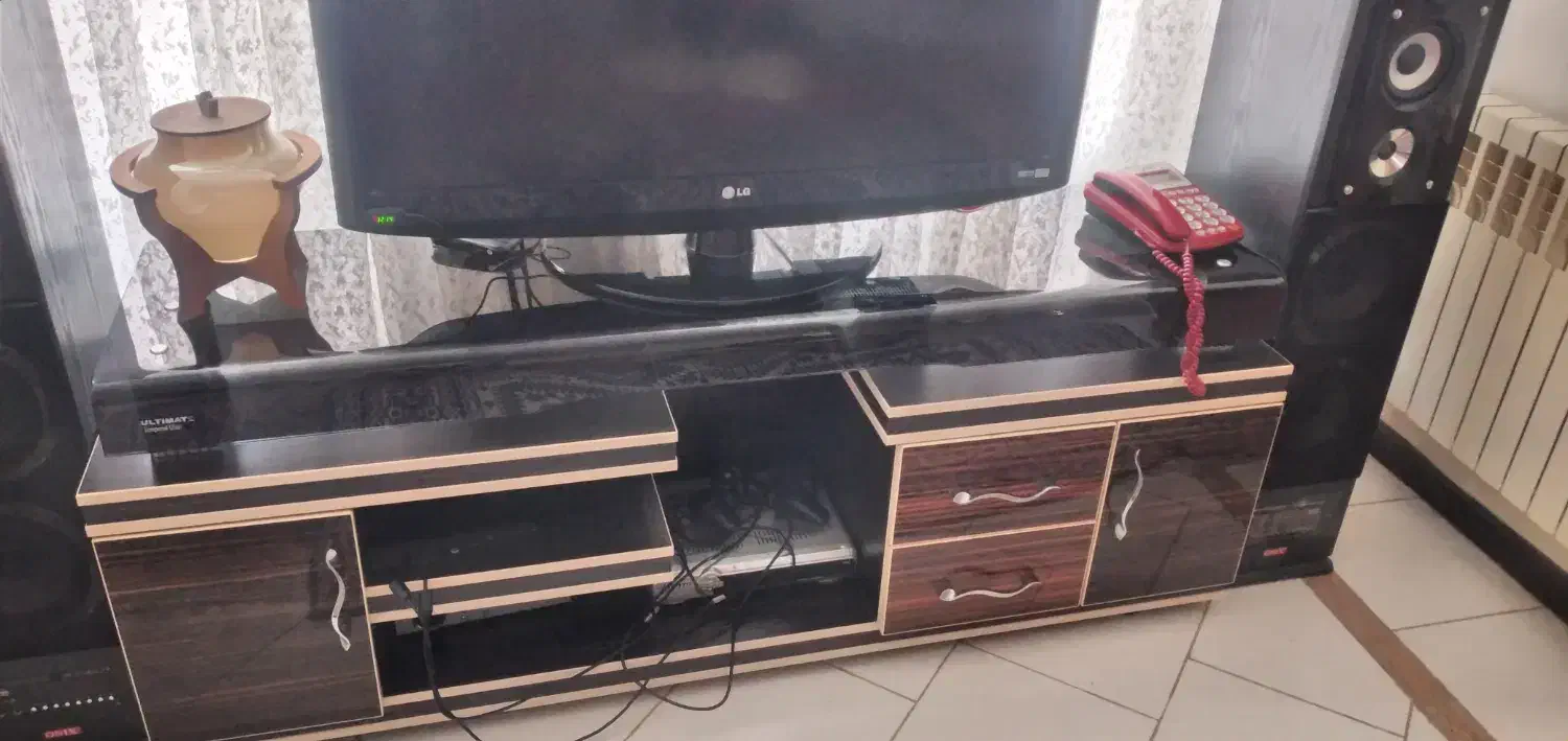 دوعدد شیشه|میز تلویزیون|فردیس, خیام غربی|دیوار