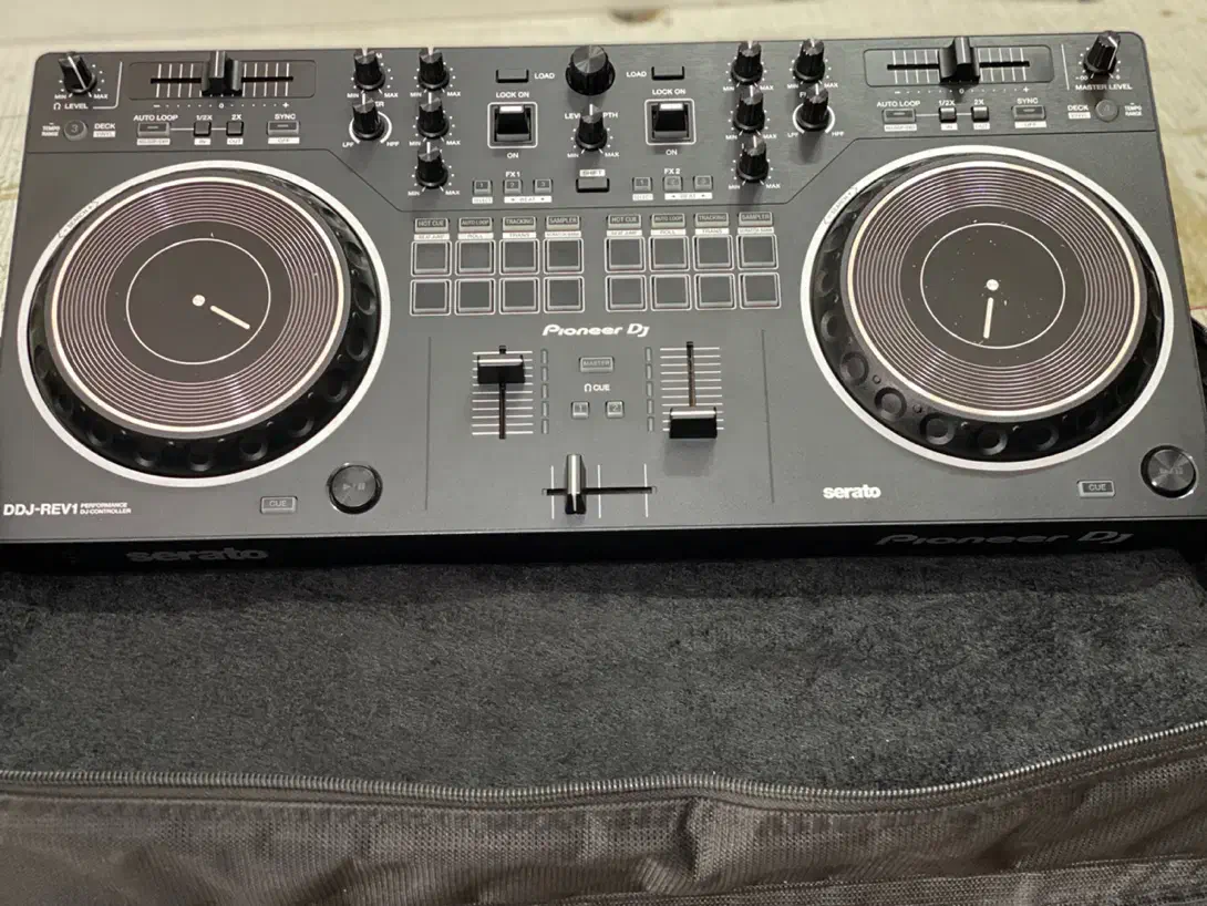 دستگاه دیجی rev1 در حد|آلات موسیقی|سراب, |دیوار