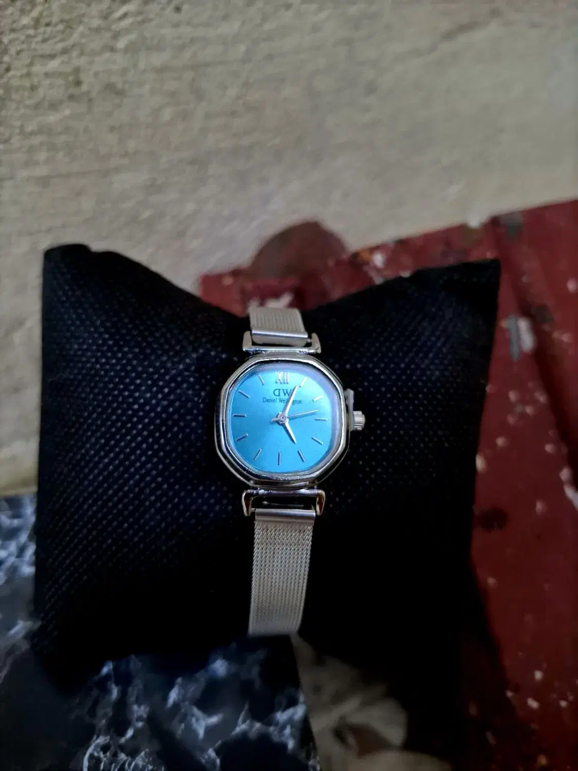 ساعت دنیل ولینگتون|ساعت|رشت, یخسازی|دیوار