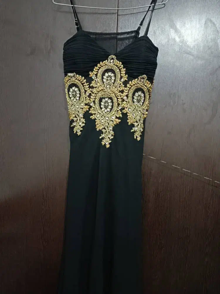 لباس مجلسی|لباس|بندر گناوه, |دیوار