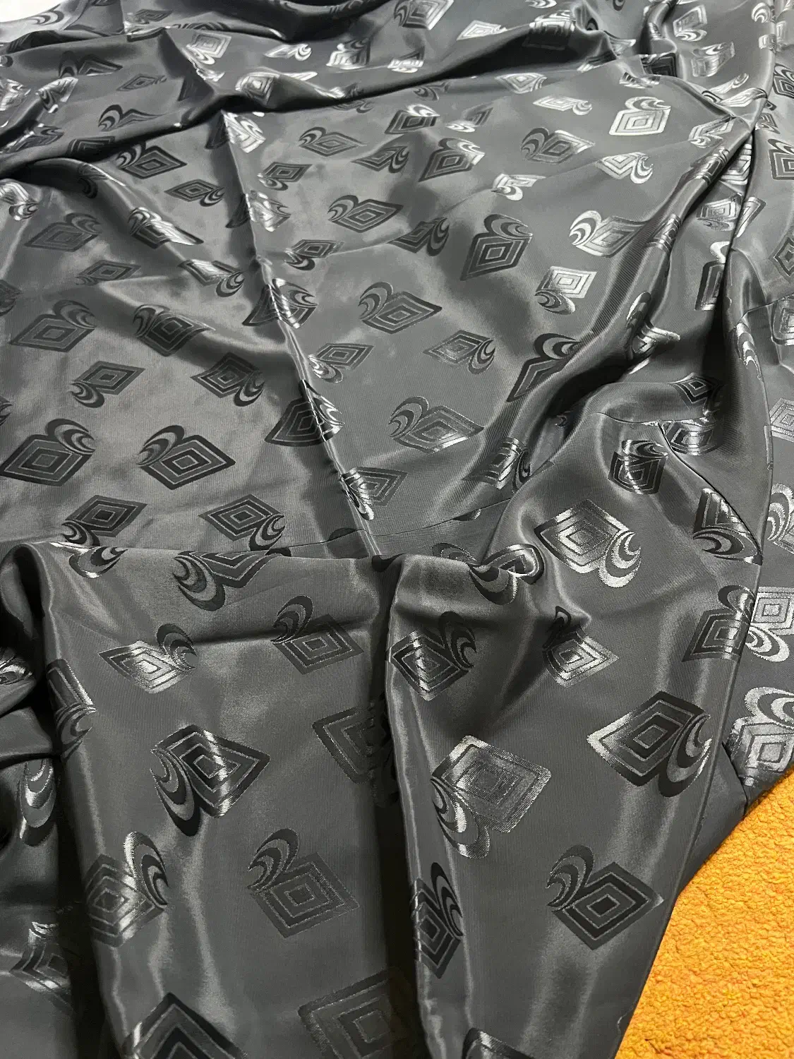 چادر مشکی طرح دار|لباس|آستانه اشرفیه, |دیوار