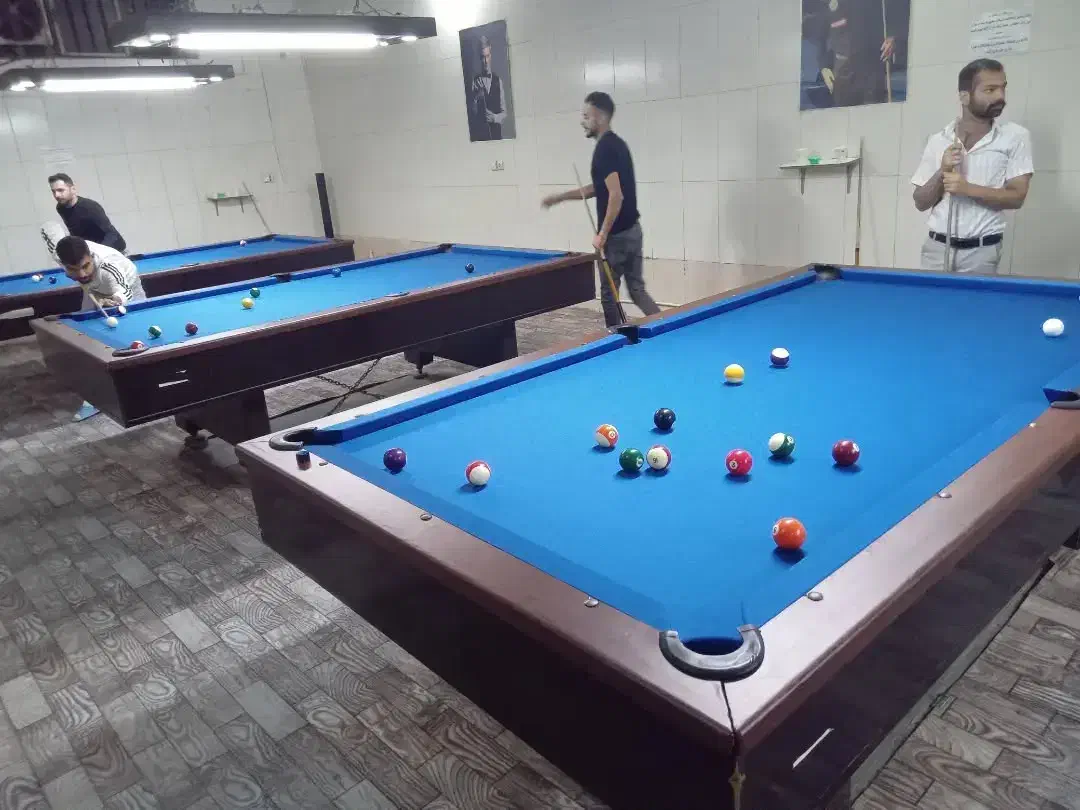 میز‌ ببلیارد  حرفه ای و کاملا سالم فقط یدونش مونده|ورزش‌های توپی|خوی, |دیوار