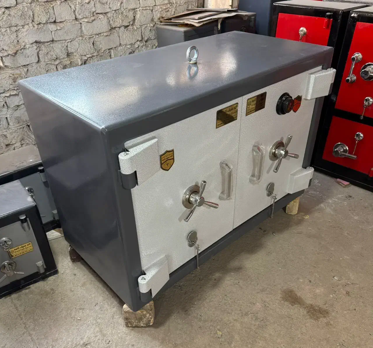 گاوصندوق زیر ویترینی گاوصندوق طلا فروشی|ابزارآلات|نیشابور, فردوس شمالی|دیوار