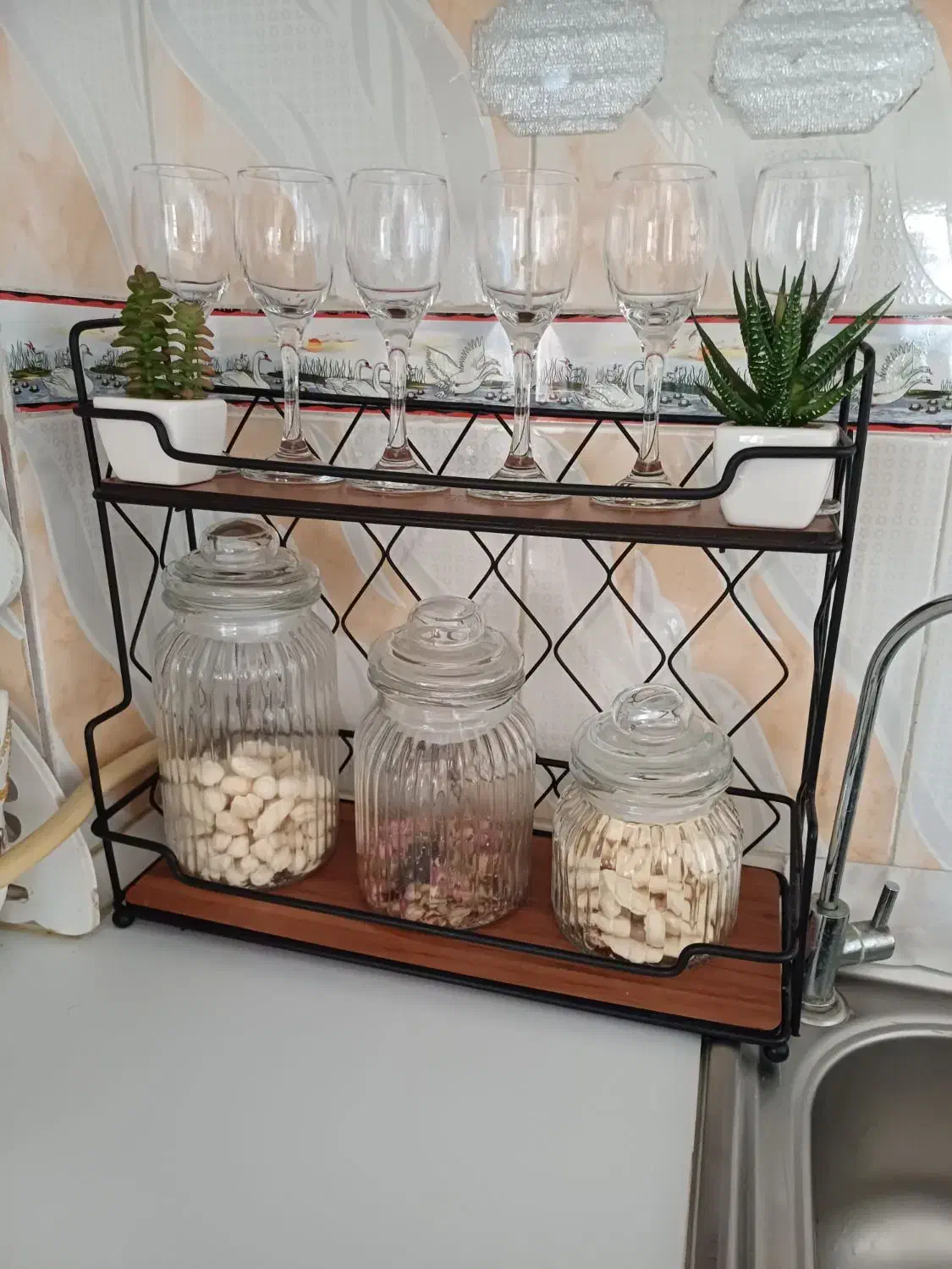 تعدادی زیاد لوازم خانگی|ظروف سرو و پذیرایی|فومن, |دیوار