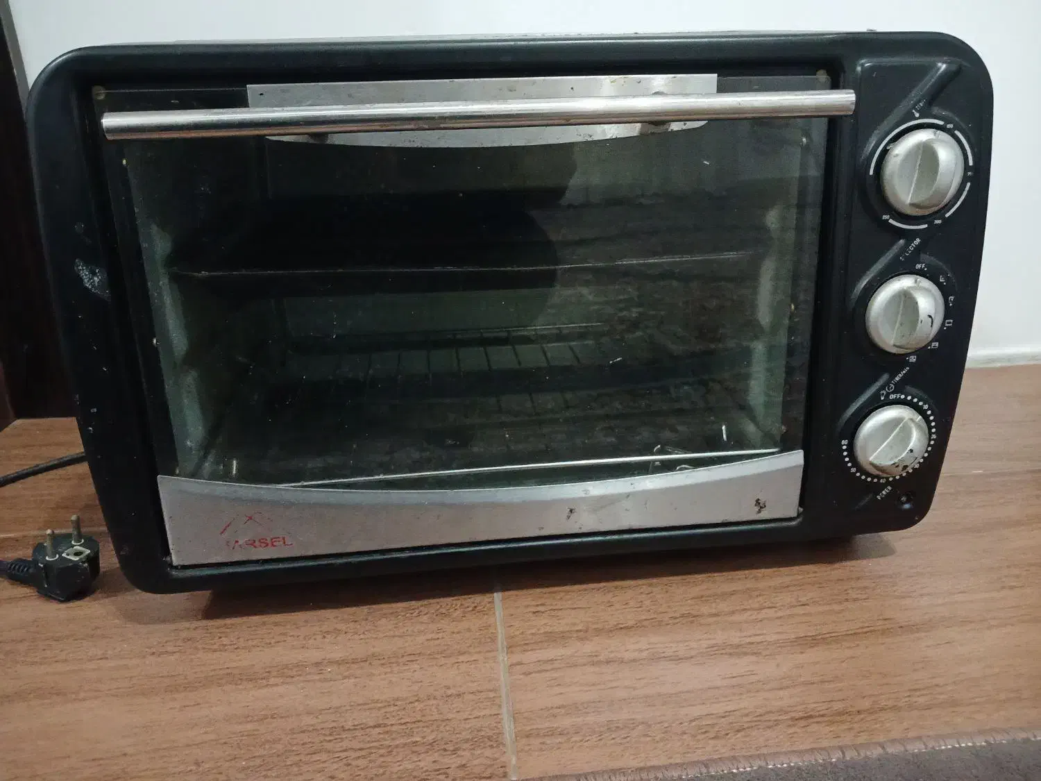 یک عدد توستر|اجاق گاز و لوازم برقی پخت‌وپز|رشت, دخانیات|دیوار