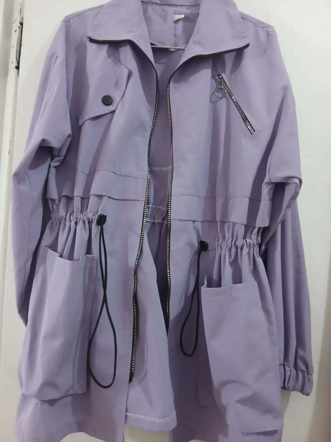 مانتو|لباس|رباطکریم, کیکاور|دیوار