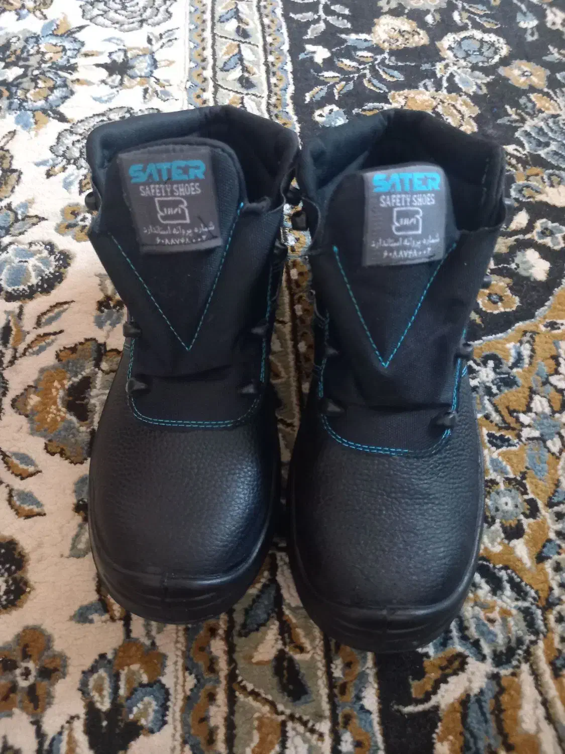 کفش نو|کیف، کفش، کمربند|مسجد سلیمان, |دیوار