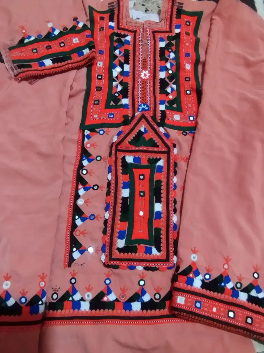 لباس دست دوز نو|لباس|سراوان, |دیوار