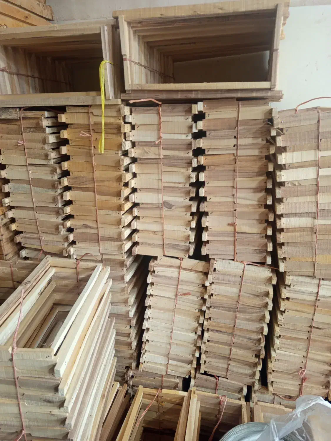 رامکا.  زنبور   کندو|فعالیت داوطلبانه|سیلوانه, |دیوار