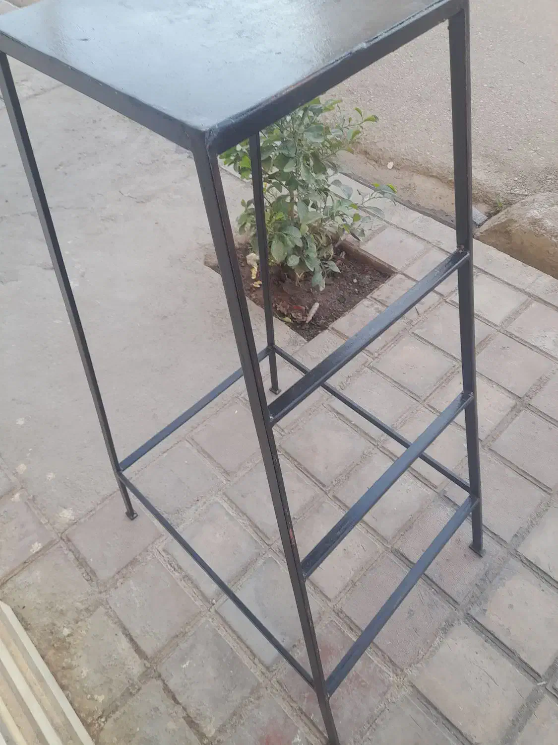 چهارپایه آهنی|صندلی و نیمکت|گنبد کاووس, |دیوار