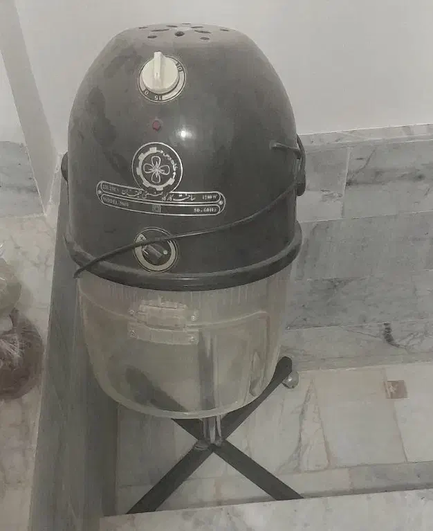 سشوار کلاهی وصندلی|آرایشگاه و سالنهای زیبایی|اسفراین, |دیوار