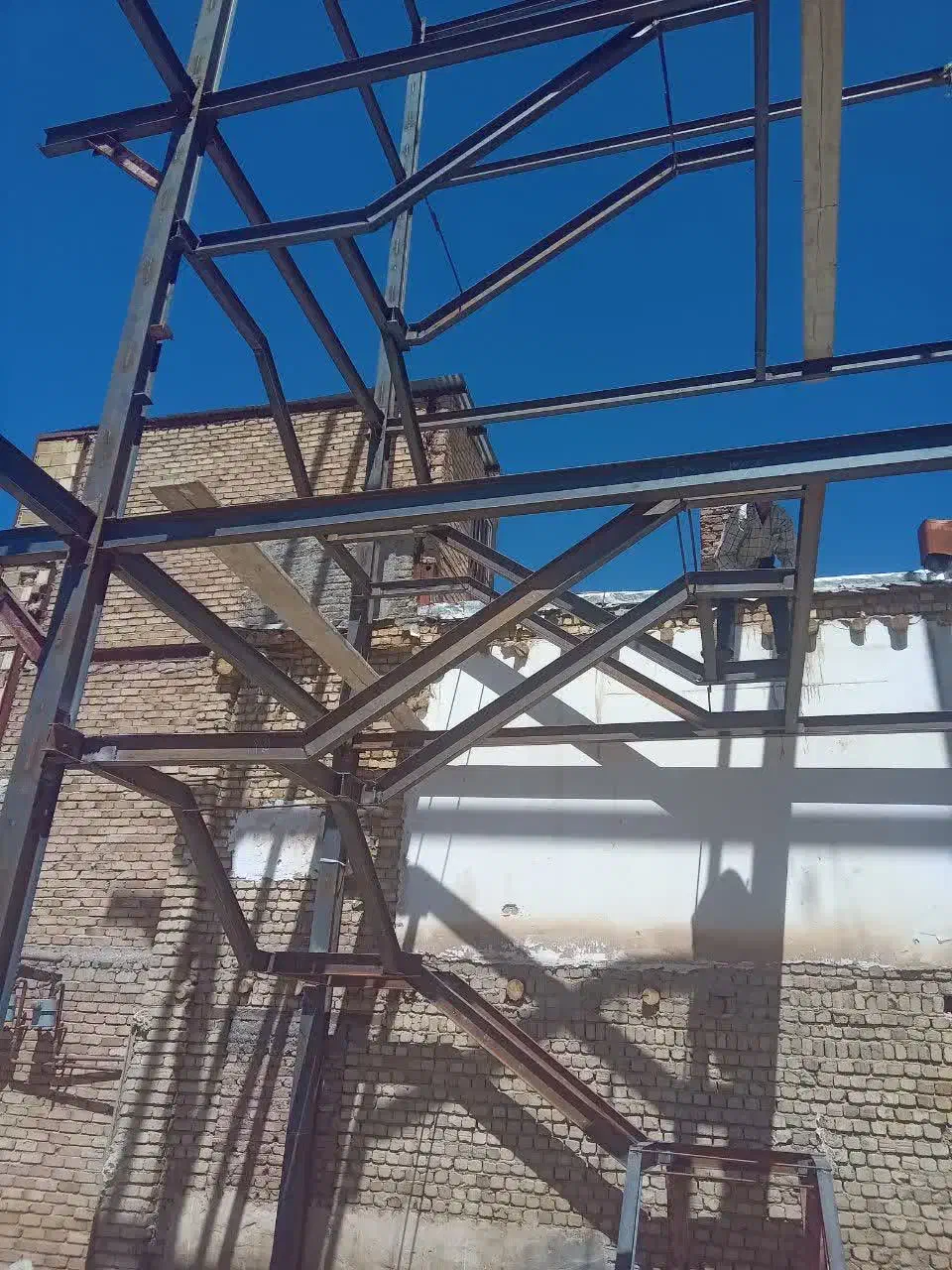 جوشکاری درو پنجره و اسکلت و...|خدمات پیشه و مهارت|بروجرد, |دیوار