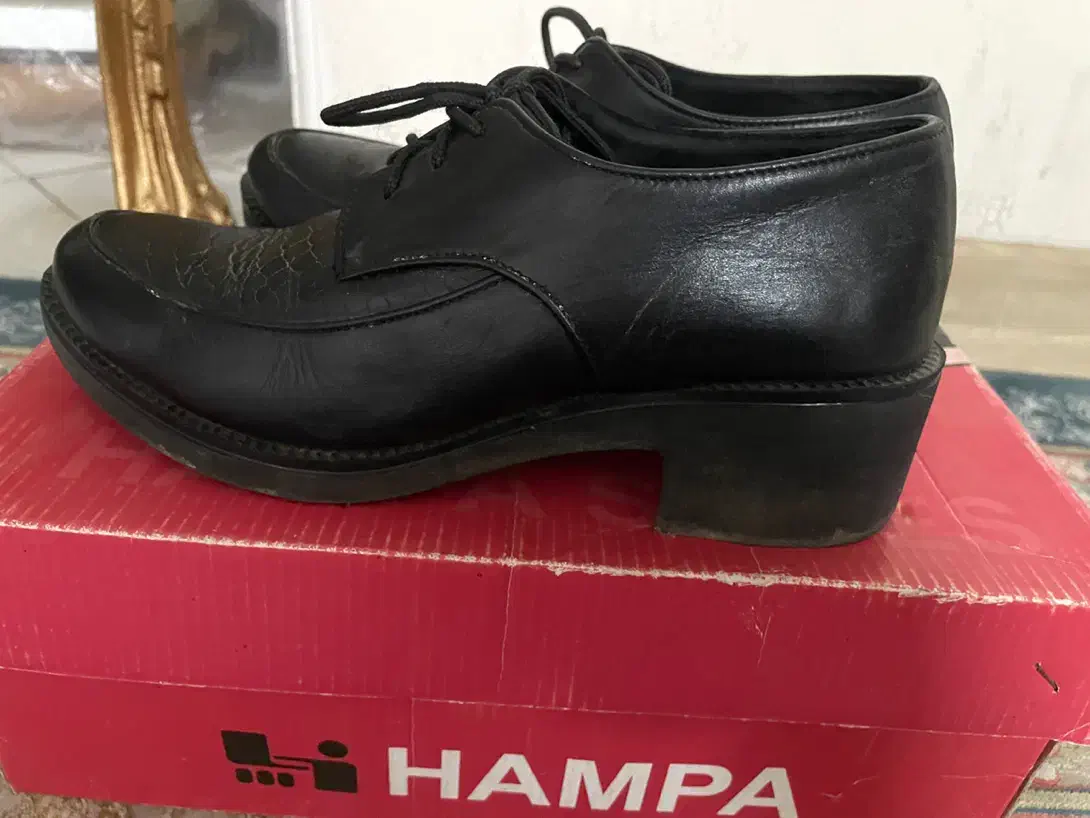 کفش چرم طبیعی زنانه|کیف، کفش، کمربند|ری, شهید غیوری (ابن باویه)|دیوار