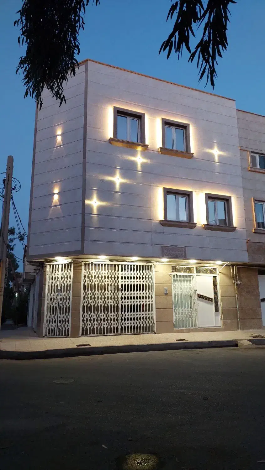 خانه ویلایی همراه با دومغازه کامل ومجزا|فروش خانه و ویلا|قم, تعویض پلاک|دیوار