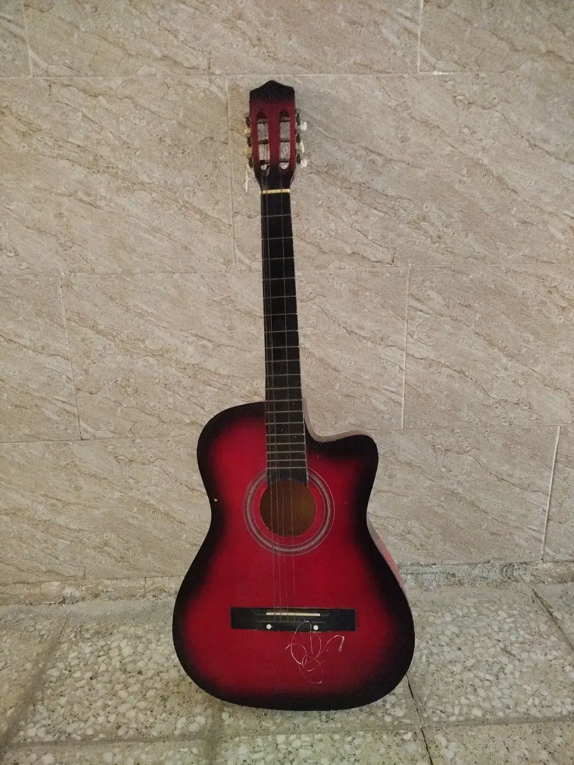 گیتار کلاسیک|گیتار، بیس، امپلیفایر|همدان, |دیوار