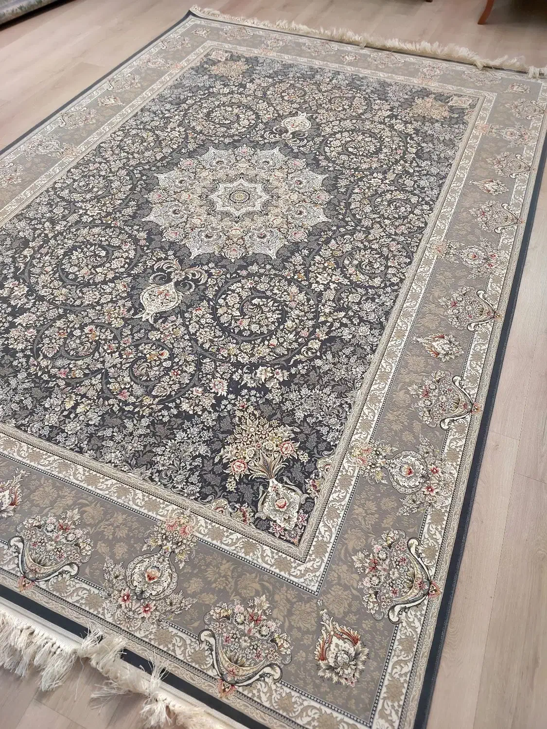 فرش۱۲۰۰شانه تراکم۳۶۰۰/جفت۹متری کاملا نو و آکبند|فرش|اصفهان, همدانیان|دیوار
