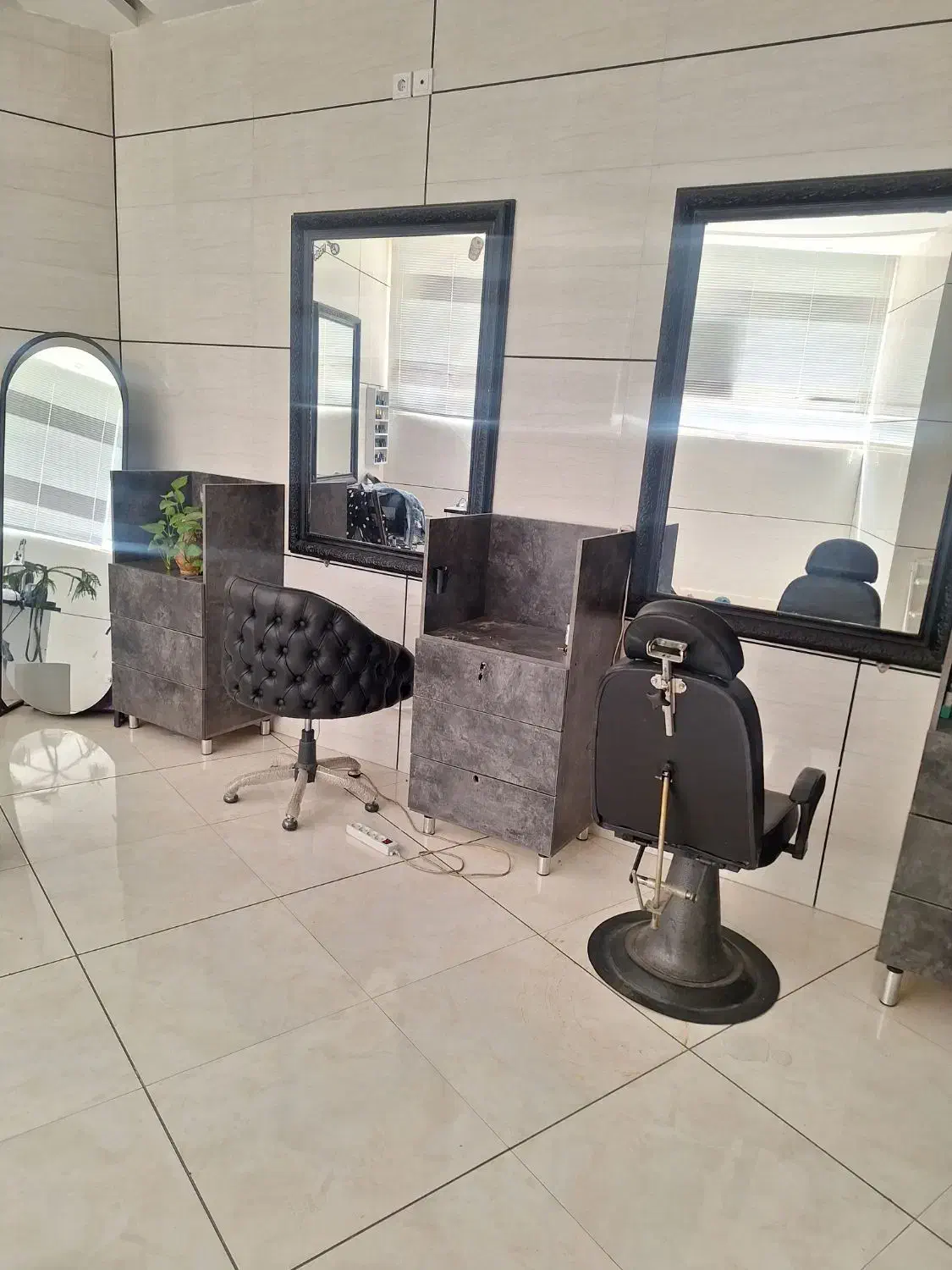 کمد، آینه، سرشور|آرایشگاه و سالنهای زیبایی|لنجان, |دیوار