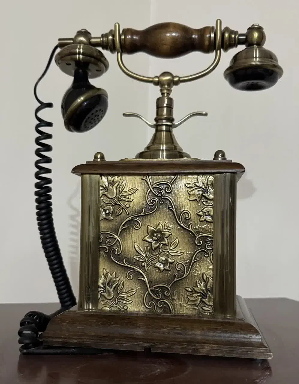تلفن کلاسیک دکوری|تلفن رومیزی|کرمانشاه, |دیوار
