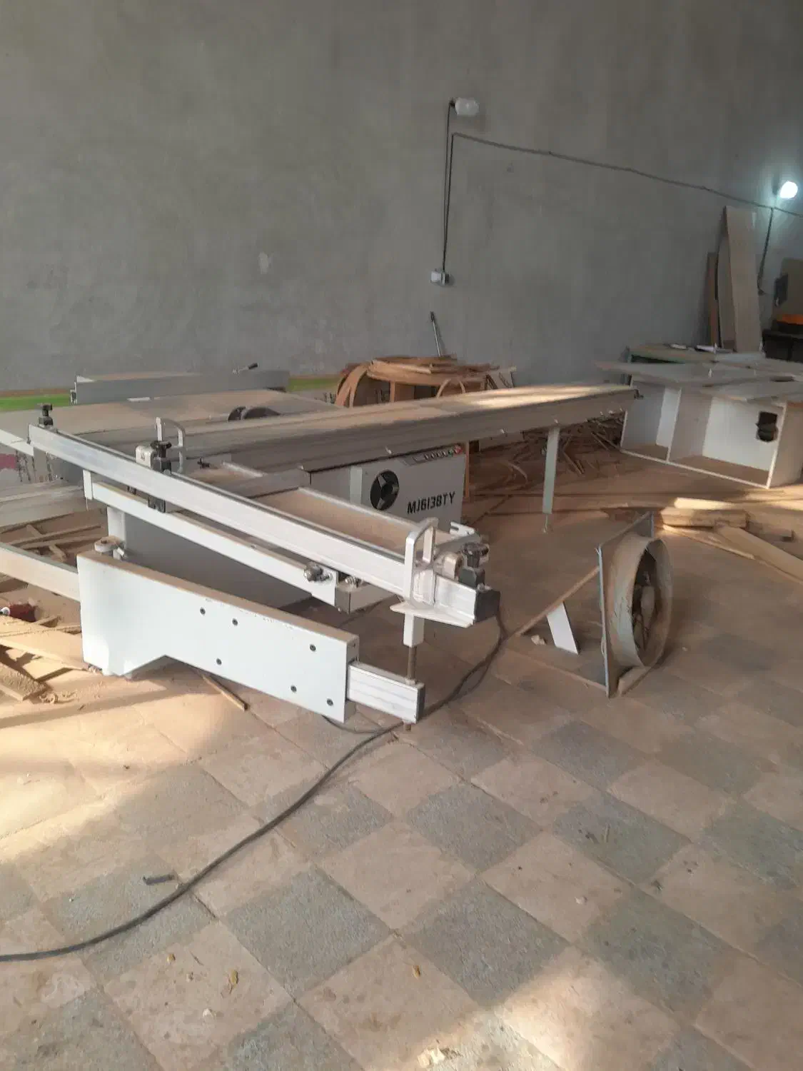 به یک همکار نیمه ماهردر کابینت نیازمندیم|استخدام معماری، عمران و ساختمانی|شوط, |دیوار