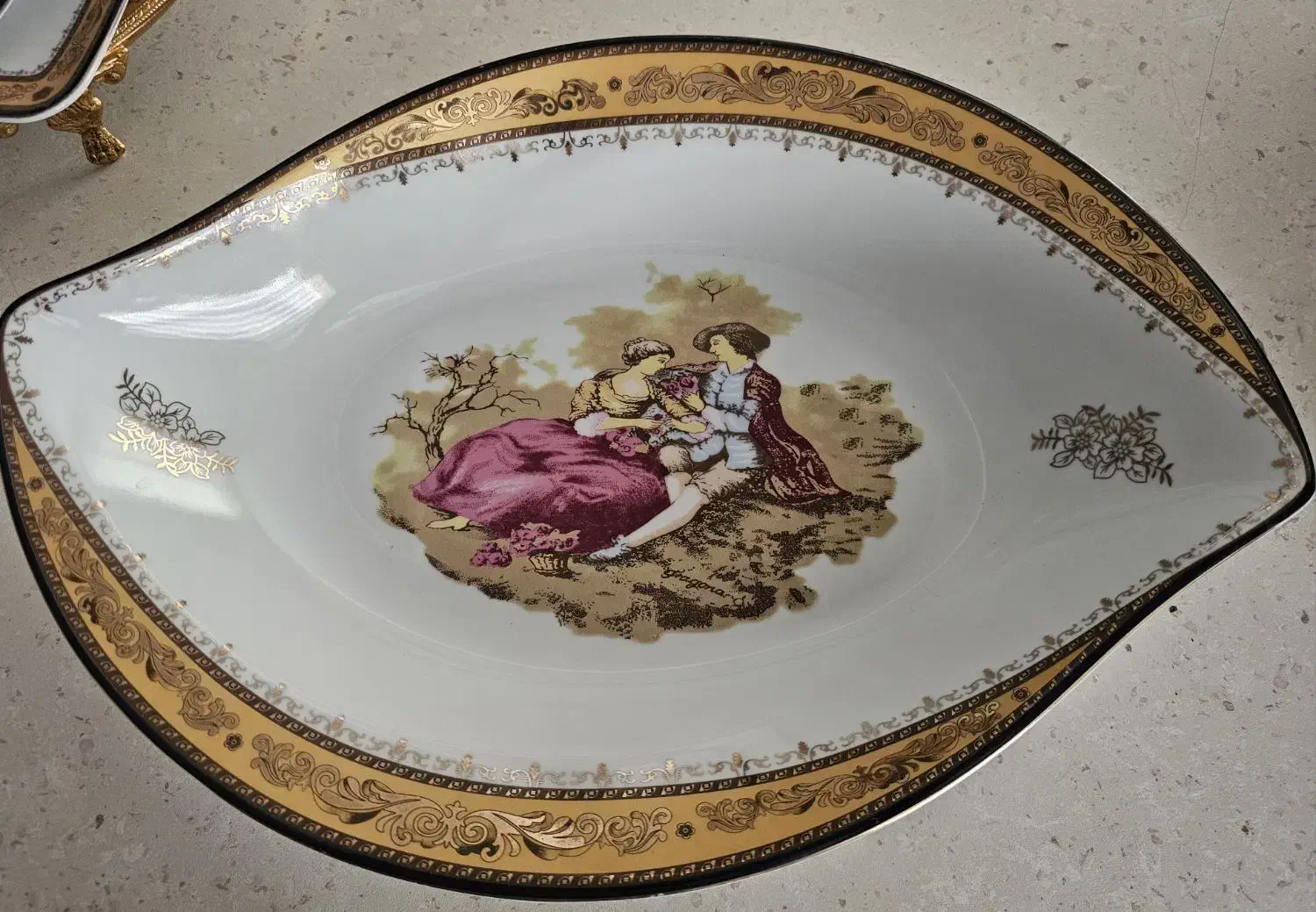 ظرف پذیرایی لمونژ|ظروف سرو و پذیرایی|اندیشه, شهرک صدف|دیوار