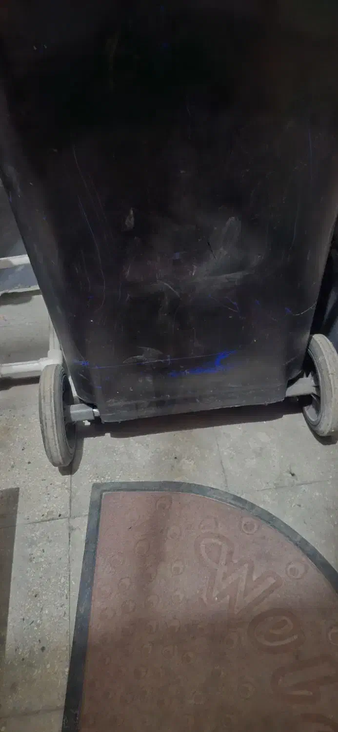 سطل آشغال بزرگ کاملا سالم زیاد استفاده نشده|لوازم نظافت|تهران, جیحون|دیوار