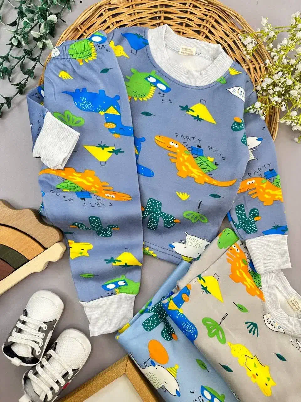 ست سه تیکه و لباس بچگانه|لباس|فولادشهر, مسکن مهر فولادشهر|دیوار