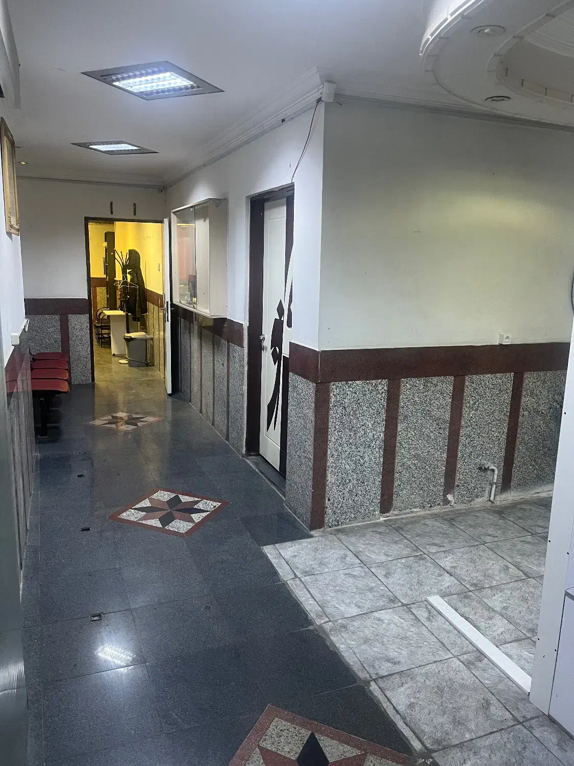 رهن و اجاره  دفتر کار بر میدان انقلاب|اجارهٔ دفتر کار، اتاق اداری، مطب|تهران, جمال‌زاده|دیوار