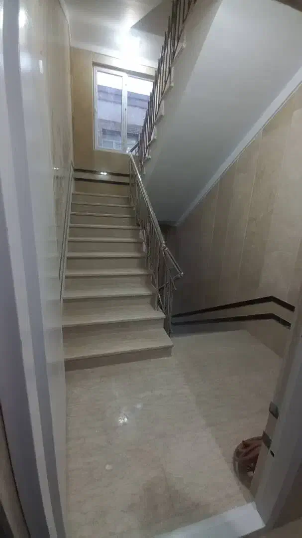 ۹۰ متر دو خواب خوش نور و خوش نقشه با پارکینگ