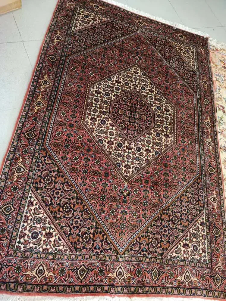 قالیچه بیجار نقش ماهی رنگ ارغوانی|فرش|تهران, درب دوم|دیوار