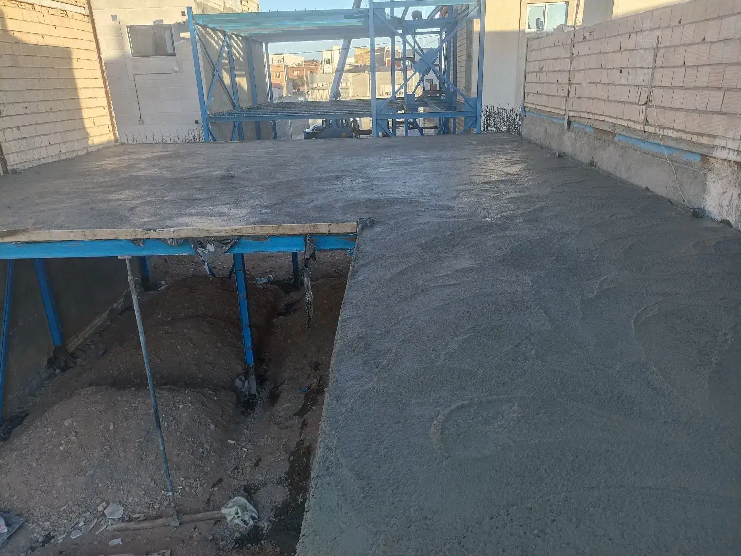 قالب بندی و آرماتوربندی سقف ودیوار|خدمات پیشه و مهارت|چناران, |دیوار