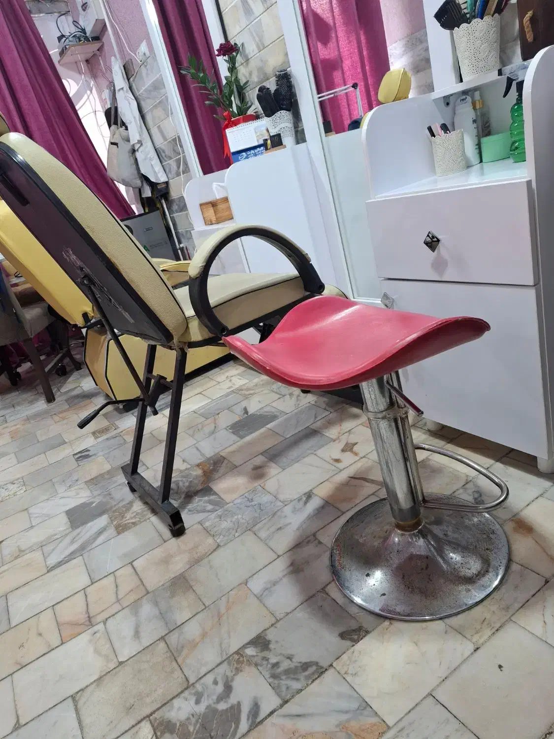 وسایل سالن زیبای|آرایشگاه و سالن‌های زیبایی|رشت, حمیدیان|دیوار