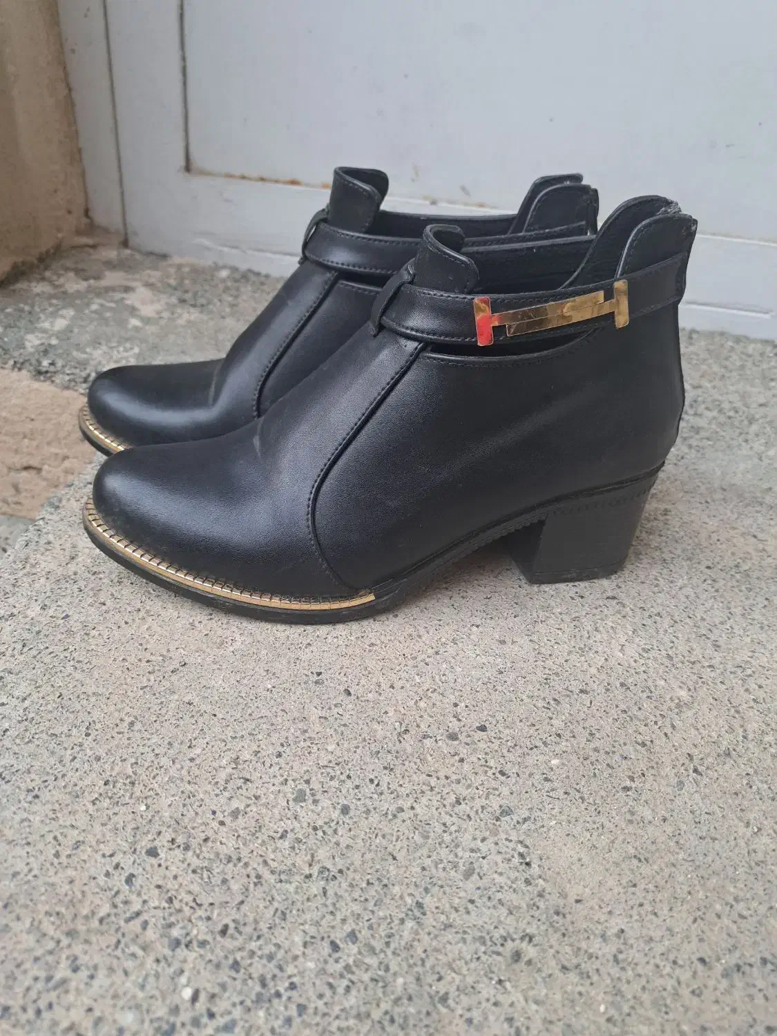 کاملا سالم وبدون ایراد.|کیف، کفش، کمربند|نقده, |دیوار