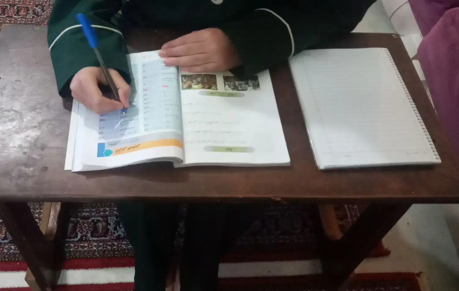 میزتحریر تاشو.جادار|میز تحریر و کامپیوتر|فیروزکوه, |دیوار