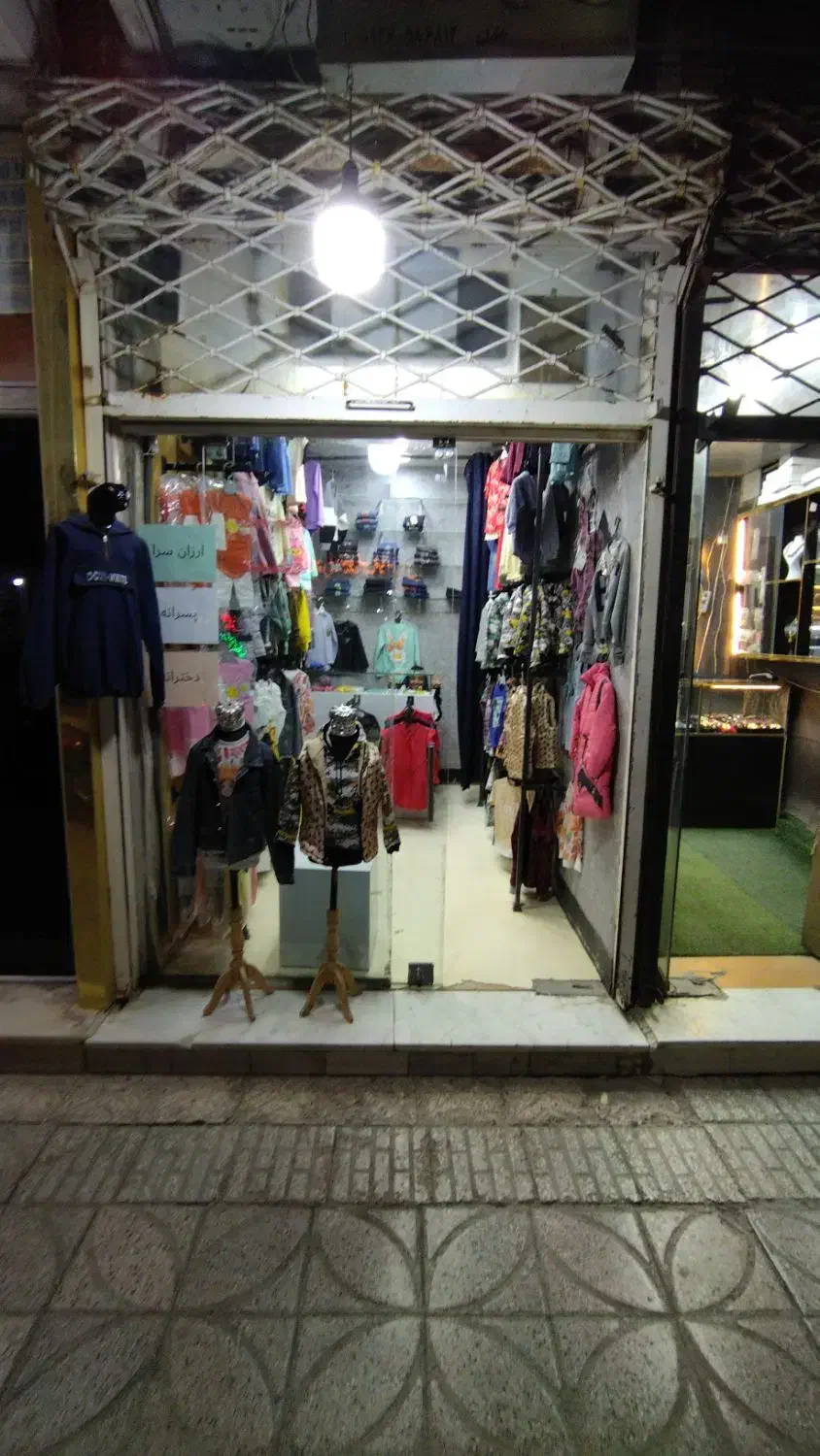 واگذاری مغازه پوشاک بچگانه با کلیه اجناس|فروشگاه و مغازه|زابل, |دیوار
