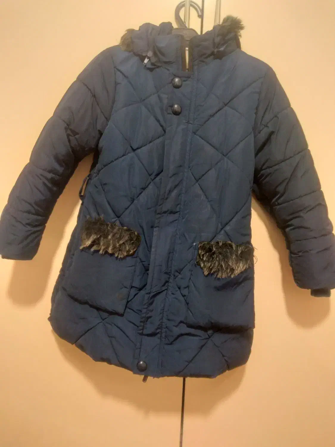 کاپشن دخترانه|لباس|شبستر, |دیوار