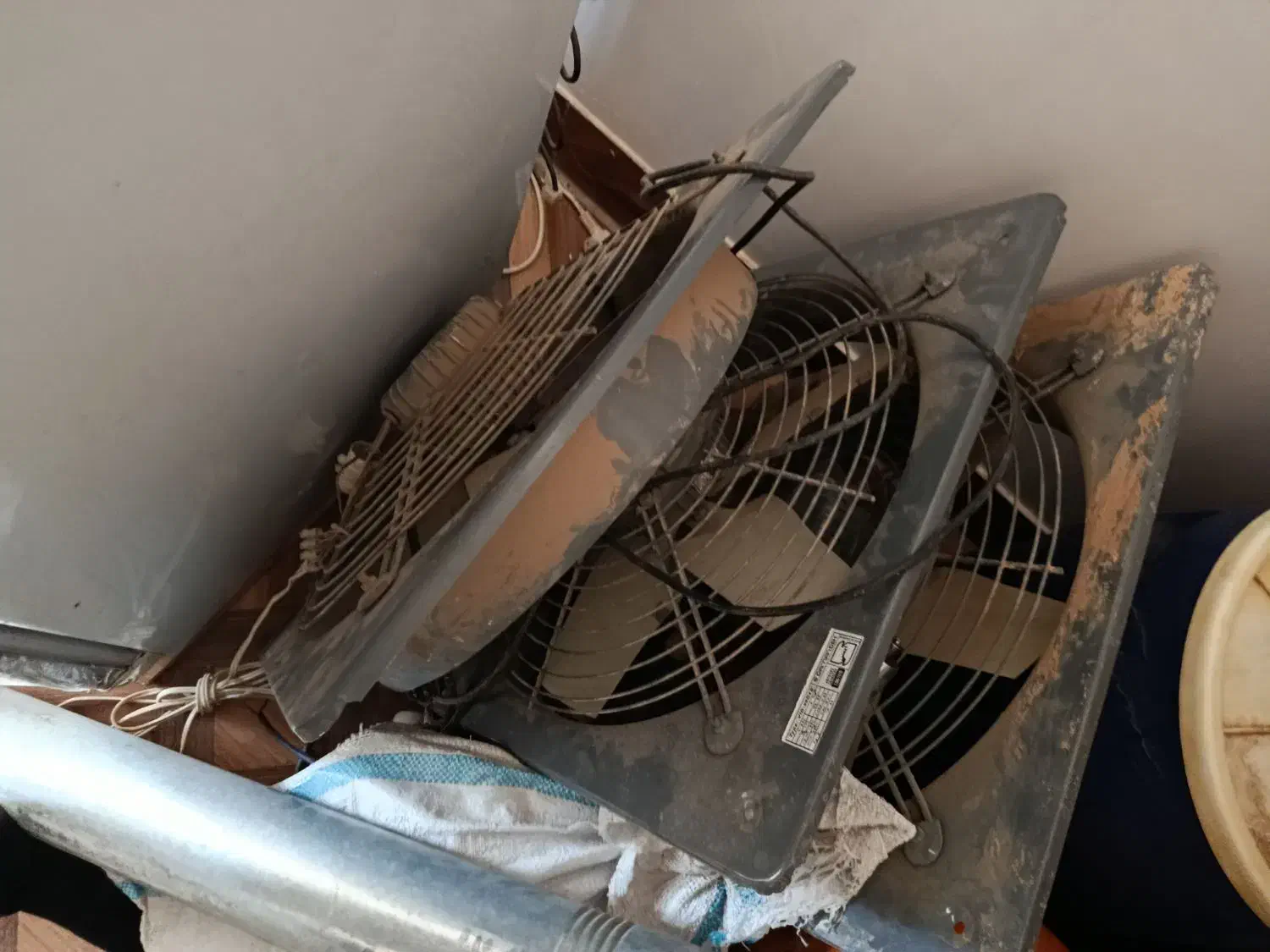 وسایل گلخانه و دو عددوالف بزرگ 3فن دمنده. کفکش|ماشینآلات صنعتی|لردگان, |دیوار