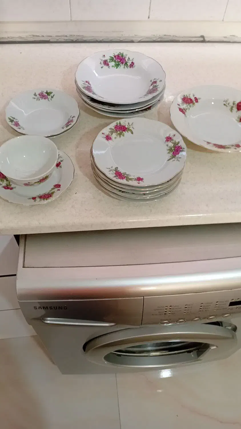 ظروف چینی قدیمی همه با هم یک میلیون|ظروف سرو و پذیرایی|آمل, |دیوار