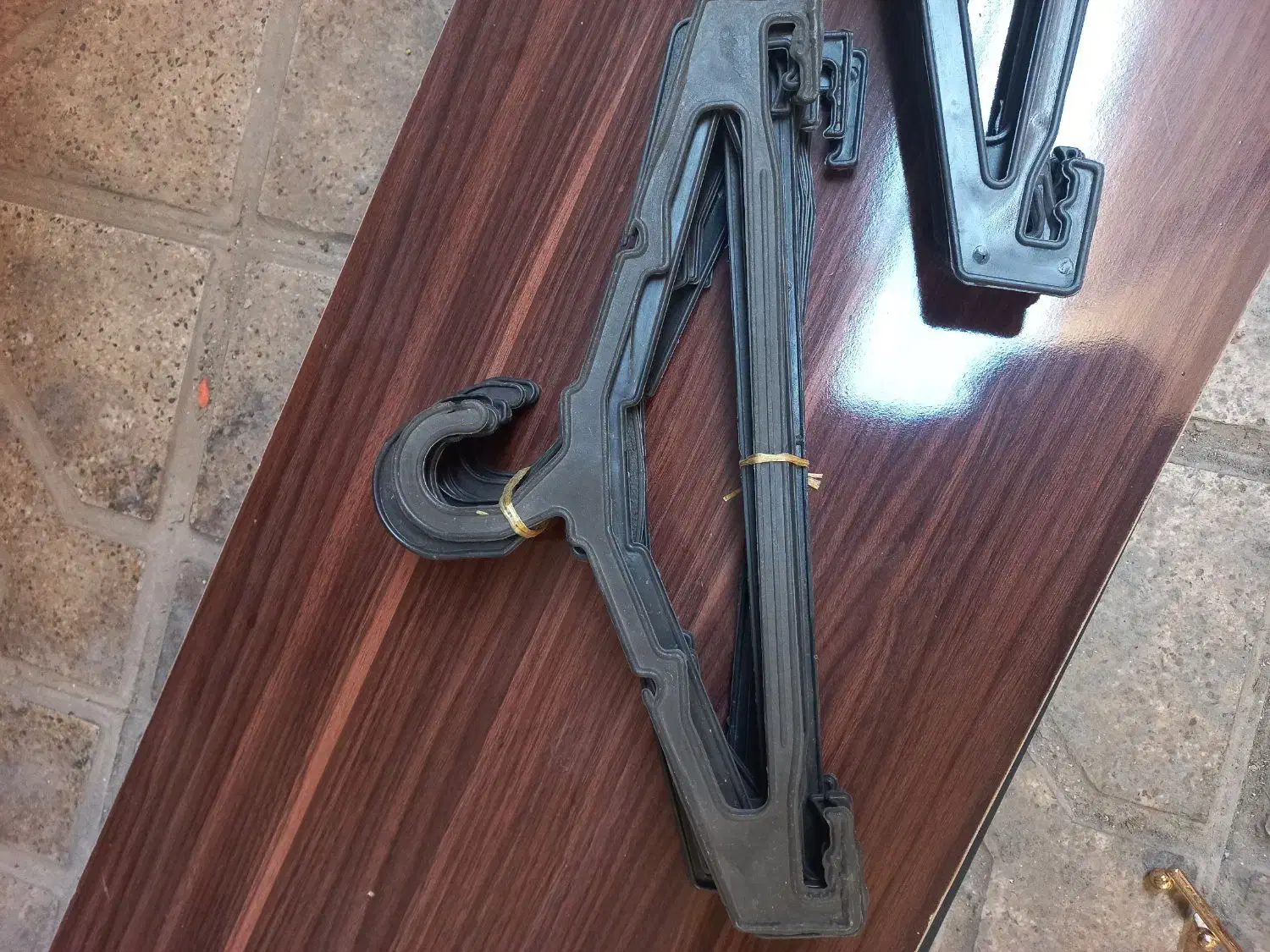 چوب لباسی|بندرخت و رخت‌آویز|مشهد, کارمندان دوم|دیوار