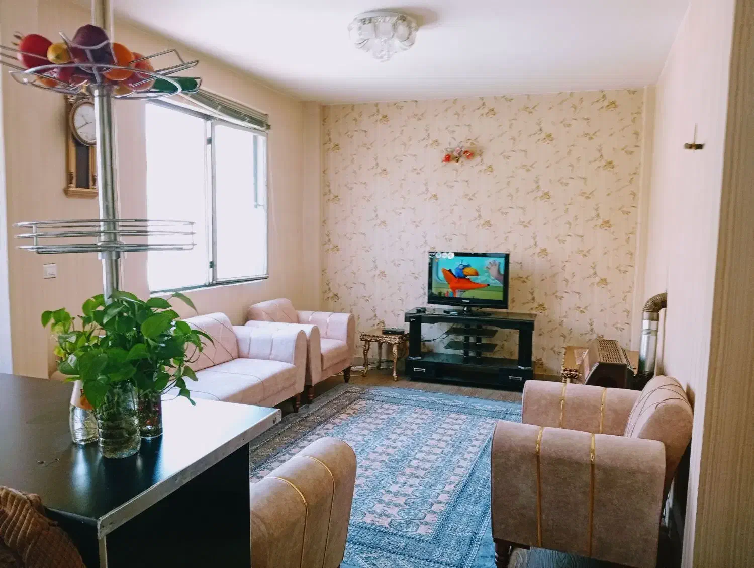 مبله اجاره هفتگی ماهانه فوق تمیز صدرا فازیک|اجارهٔ کوتاهمدت آپارتمان و سوئیت|شیراز, شهرک گلستان|دیوار